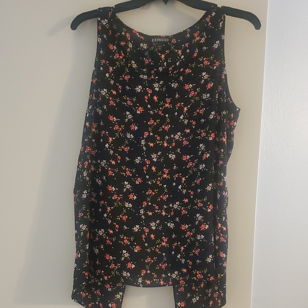 Express Women's Black Floral Tank Top
